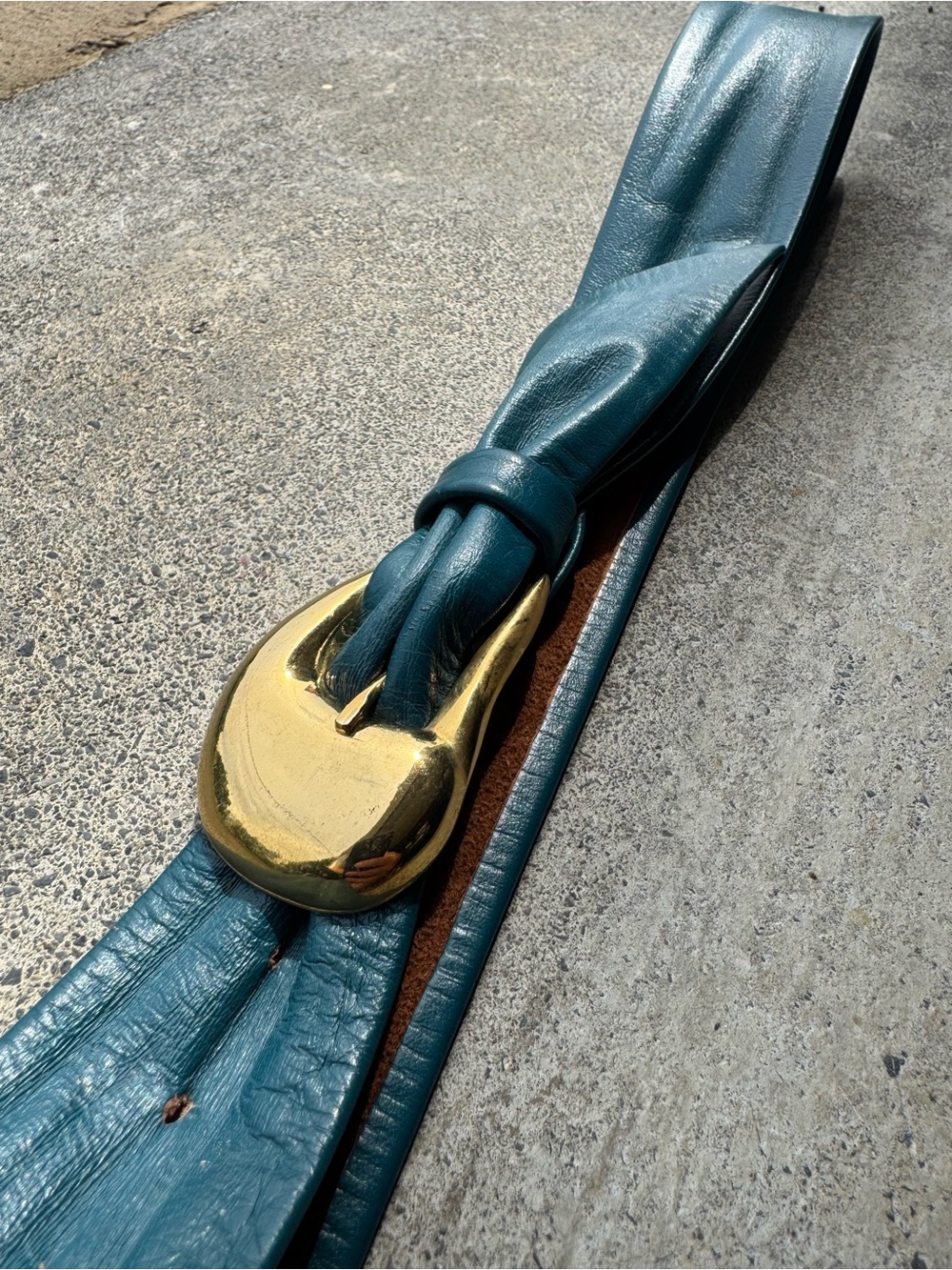 Vintage Teal Leather Belt with Gold Sculptural Buckle 80s 90s - Picture 2 of 16